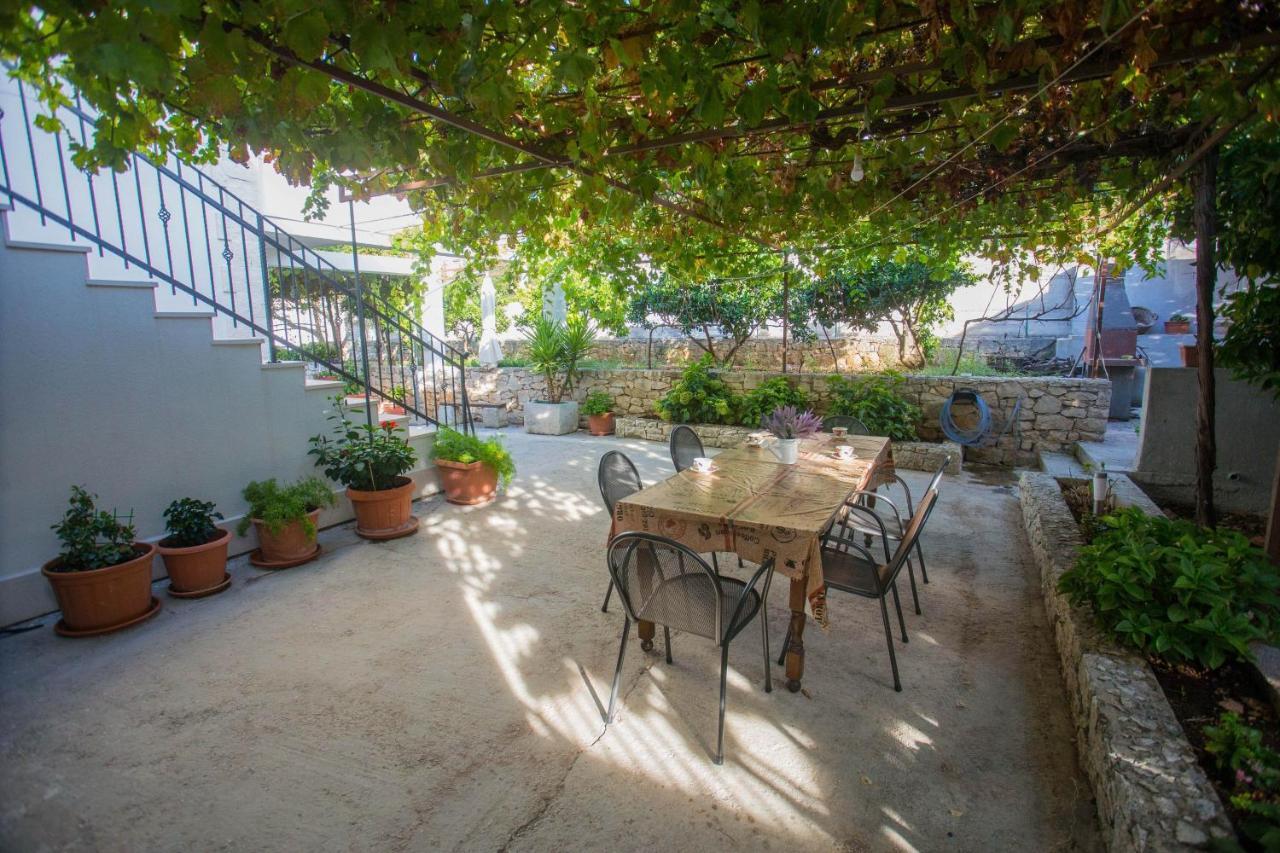 Apartments With A Parking Space Sutivan, Brac - 752 Екстер'єр фото