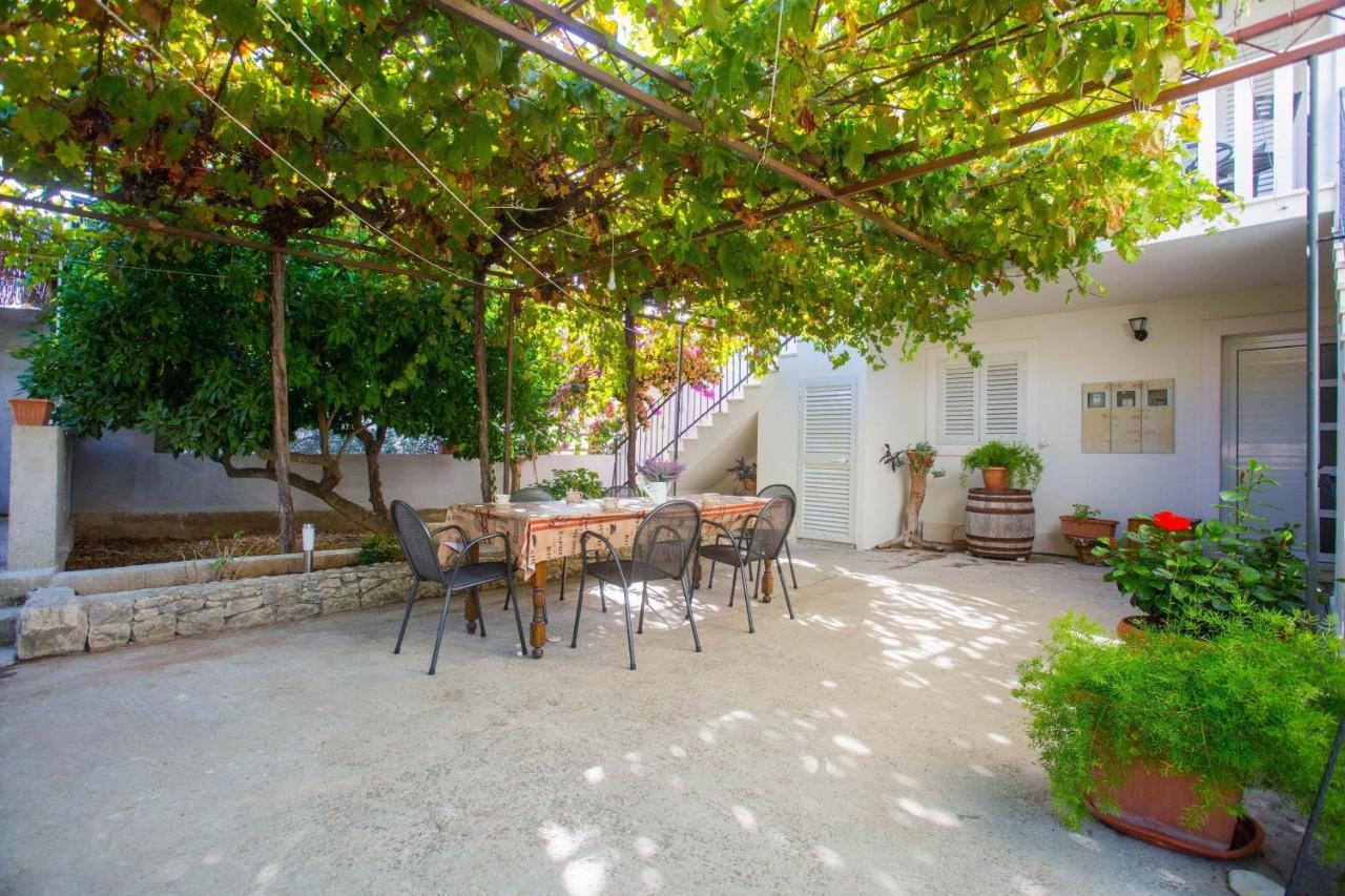 Apartments With A Parking Space Sutivan, Brac - 752 Екстер'єр фото