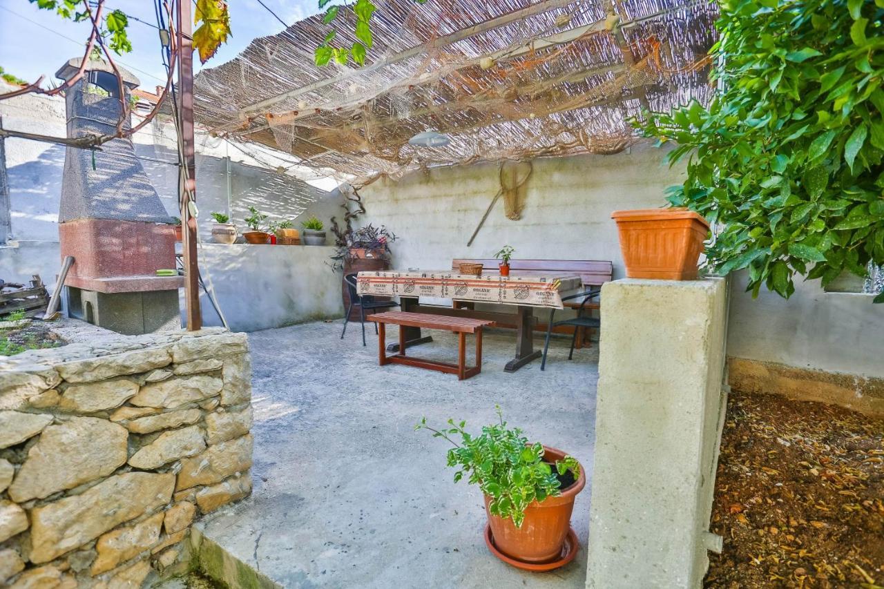 Apartments With A Parking Space Sutivan, Brac - 752 Екстер'єр фото