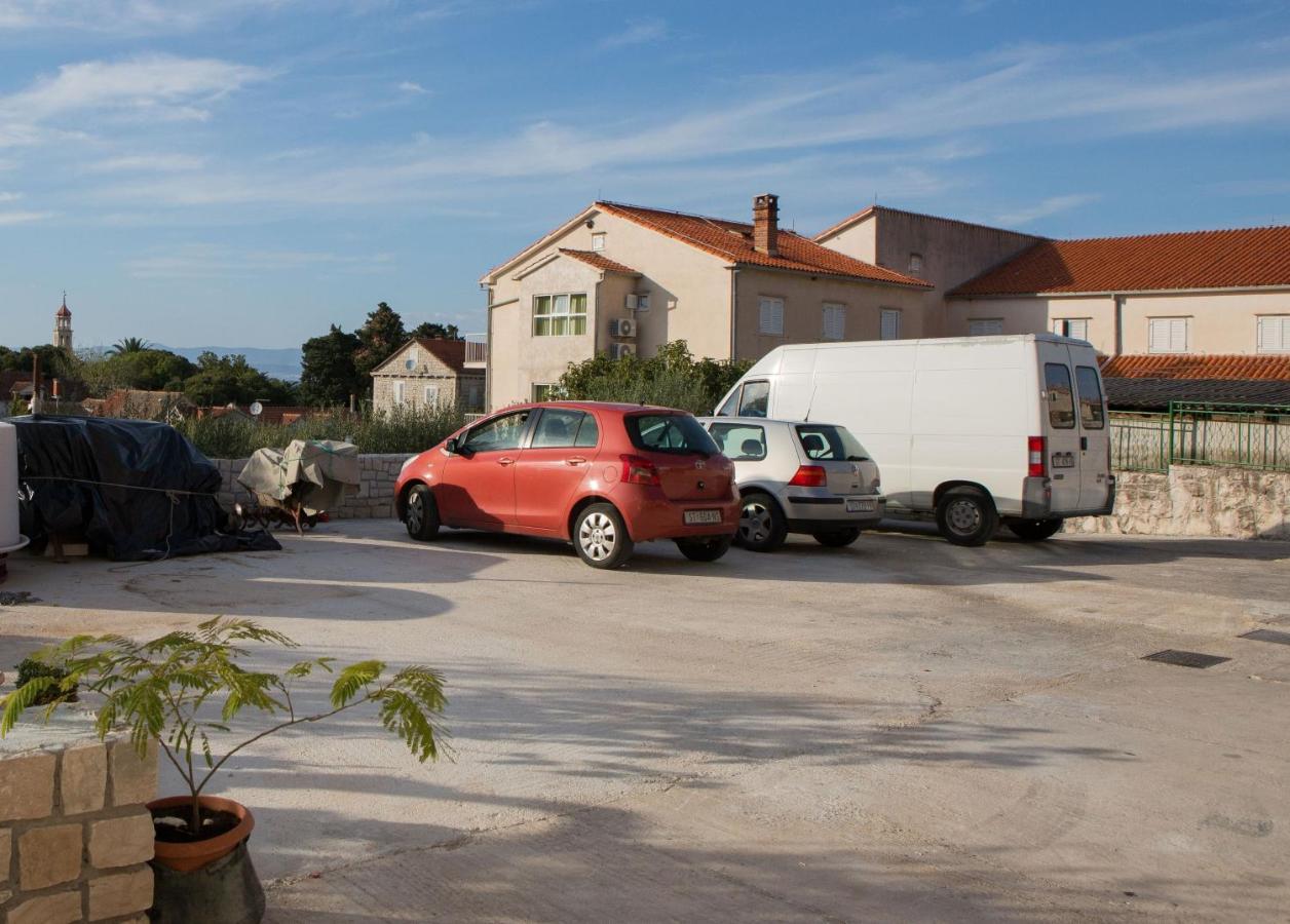 Apartments With A Parking Space Sutivan, Brac - 752 Екстер'єр фото
