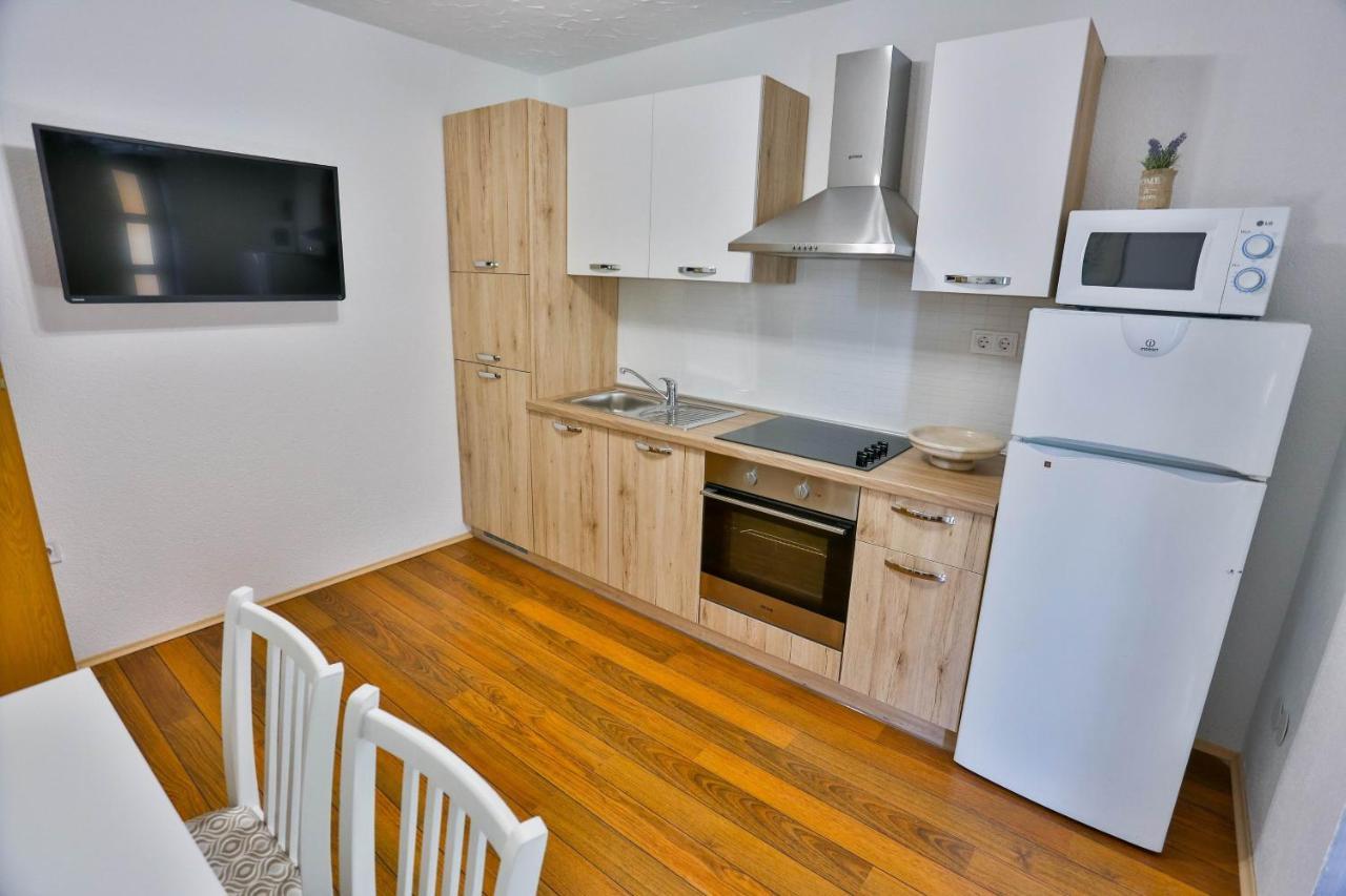 Apartments With A Parking Space Sutivan, Brac - 752 Екстер'єр фото
