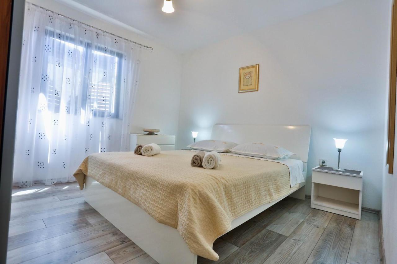 Apartments With A Parking Space Sutivan, Brac - 752 Екстер'єр фото