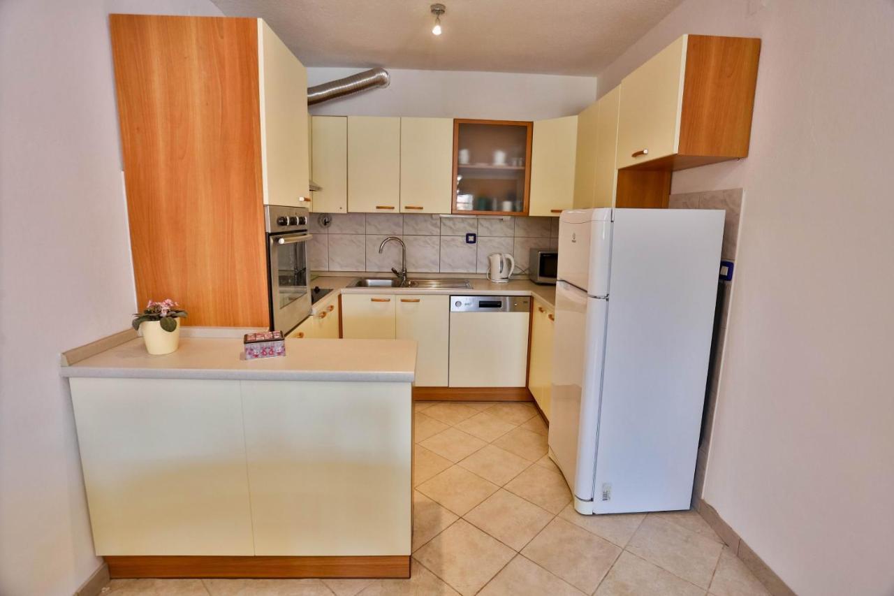 Apartments With A Parking Space Sutivan, Brac - 752 Екстер'єр фото