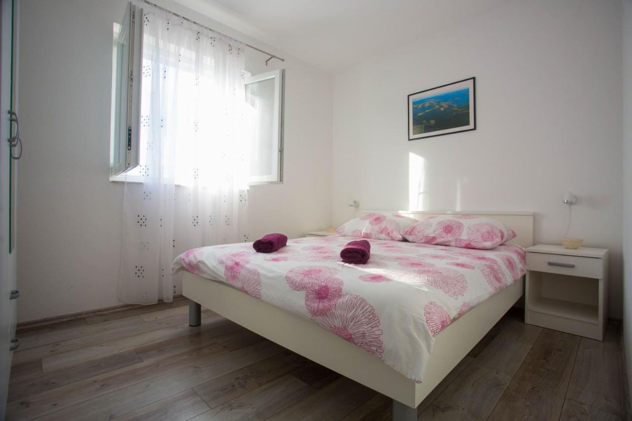 Apartments With A Parking Space Sutivan, Brac - 752 Екстер'єр фото
