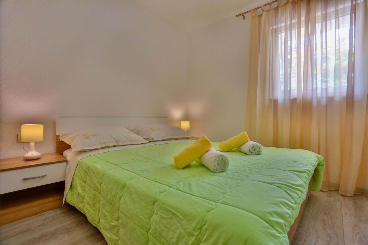 Apartments With A Parking Space Sutivan, Brac - 752 Екстер'єр фото