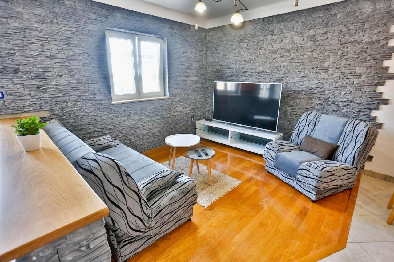 Apartments With A Parking Space Sutivan, Brac - 752 Екстер'єр фото