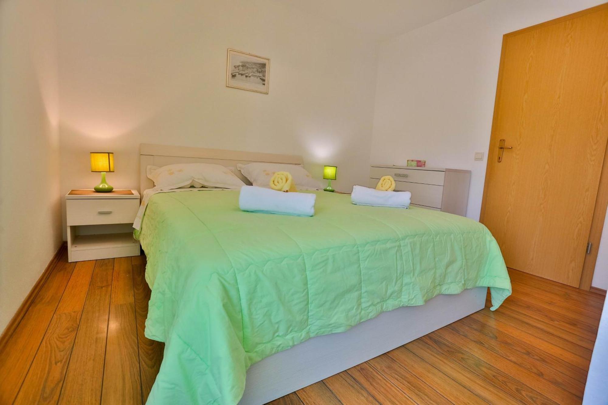 Apartments With A Parking Space Sutivan, Brac - 752 Номер фото