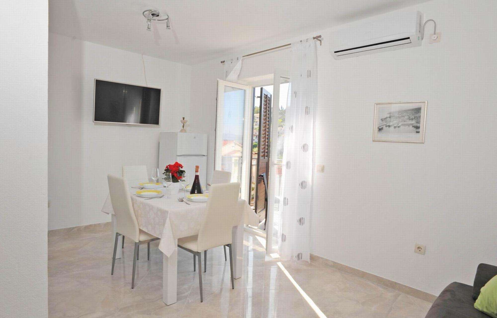 Apartments With A Parking Space Sutivan, Brac - 752 Номер фото