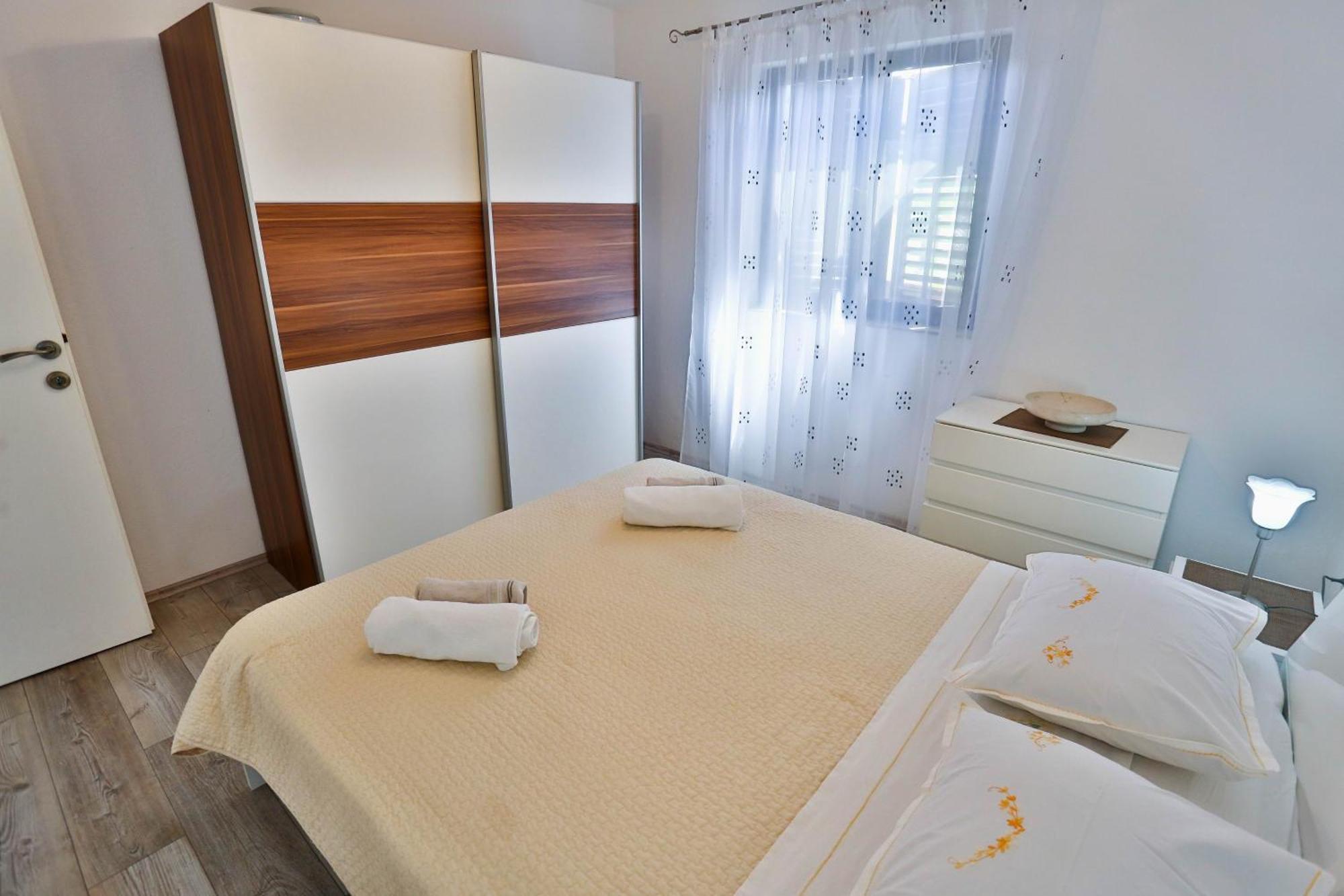 Apartments With A Parking Space Sutivan, Brac - 752 Номер фото