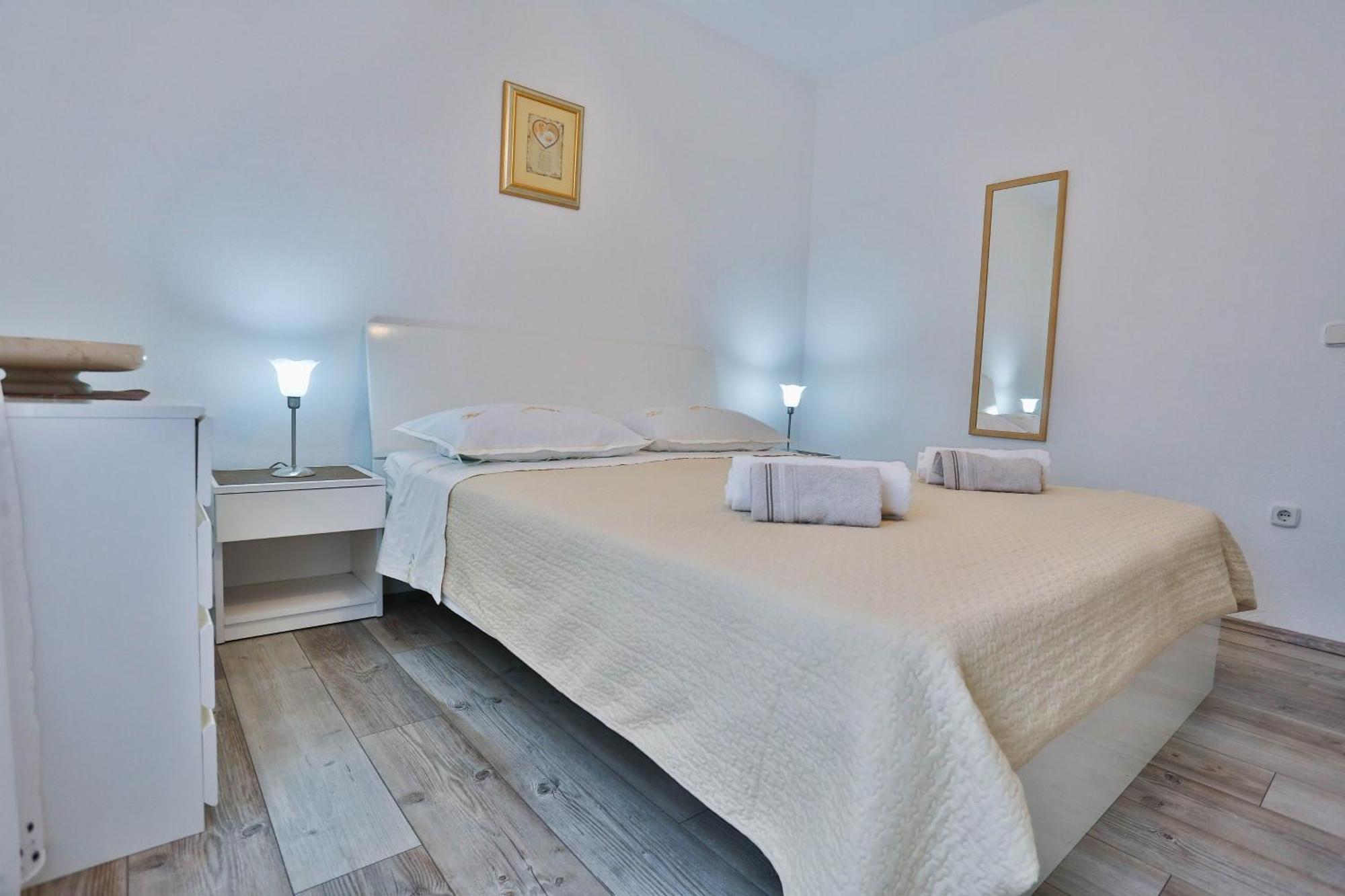 Apartments With A Parking Space Sutivan, Brac - 752 Номер фото
