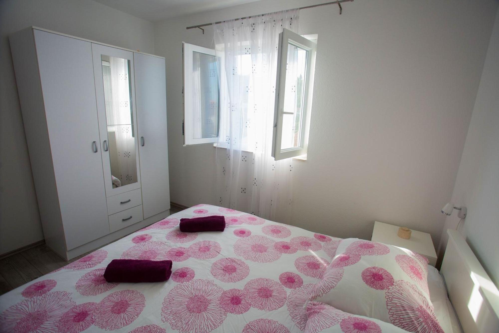 Apartments With A Parking Space Sutivan, Brac - 752 Номер фото