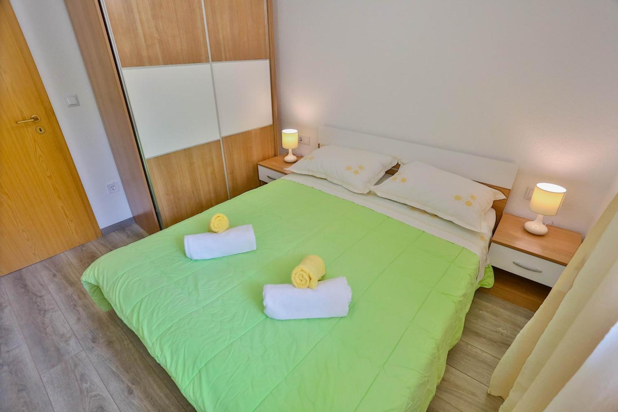 Apartments With A Parking Space Sutivan, Brac - 752 Номер фото