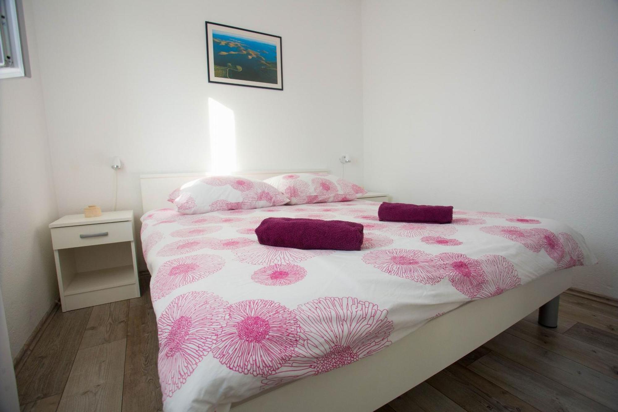Apartments With A Parking Space Sutivan, Brac - 752 Номер фото