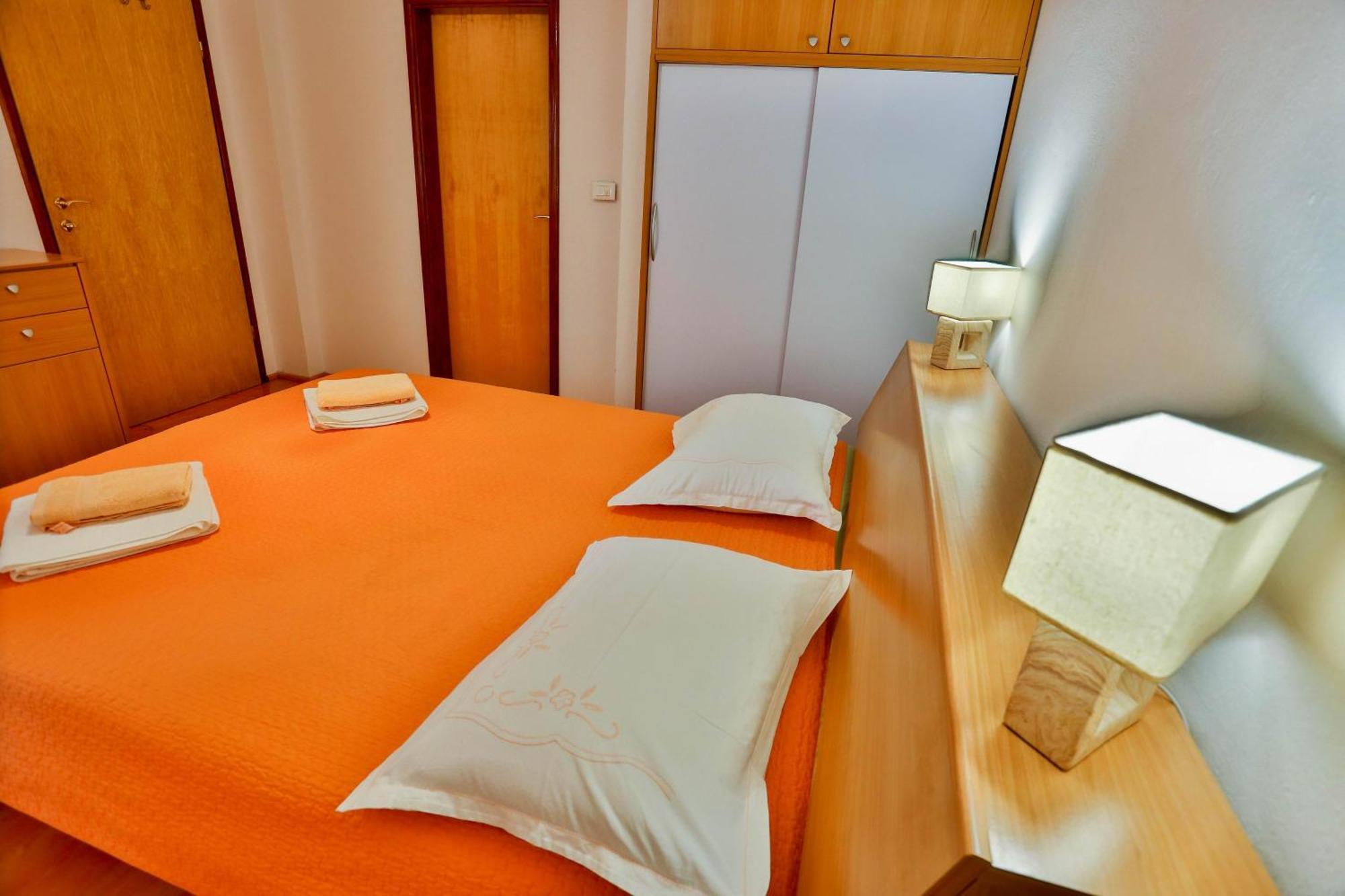 Apartments With A Parking Space Sutivan, Brac - 752 Номер фото