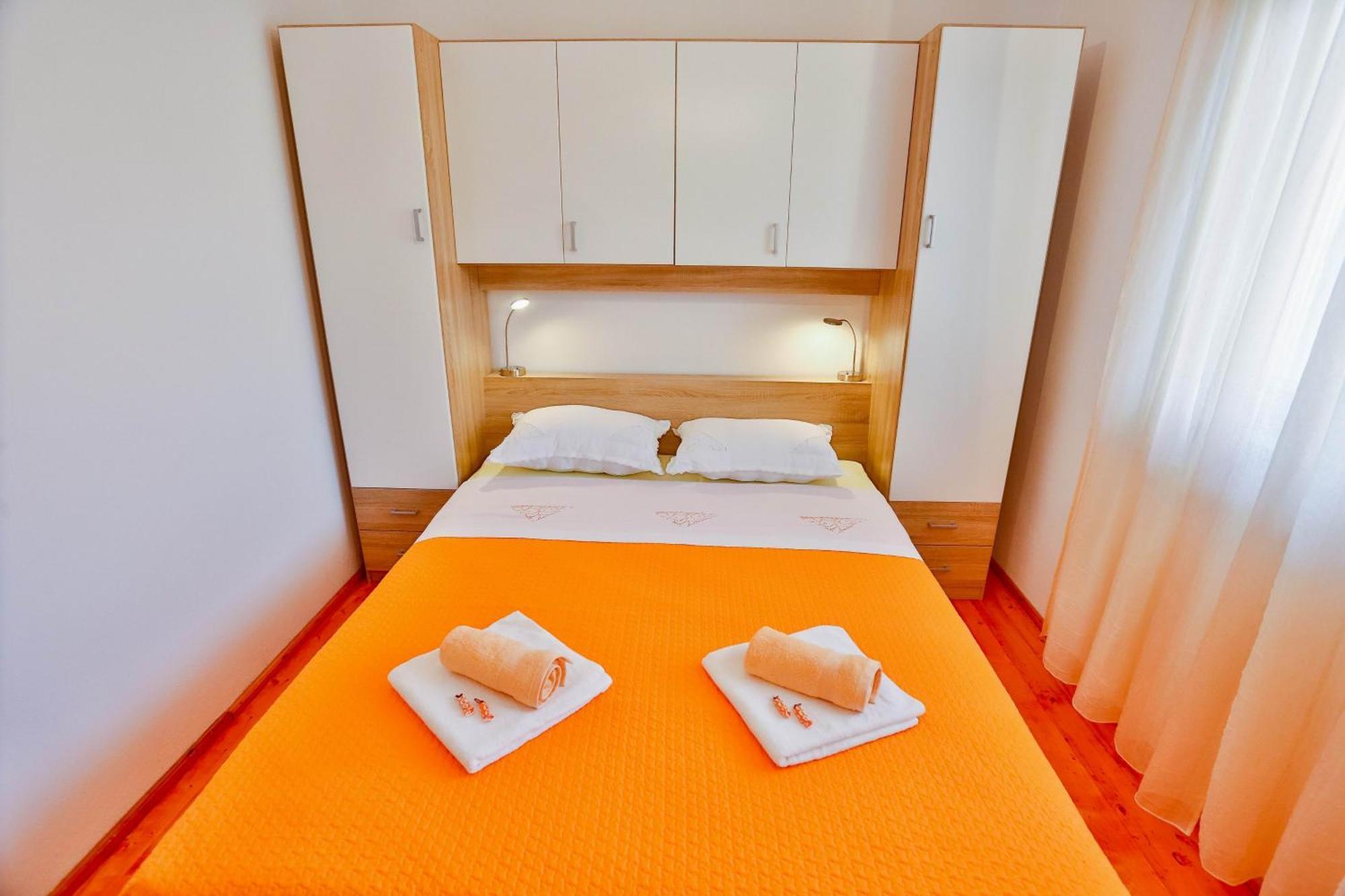 Apartments With A Parking Space Sutivan, Brac - 752 Номер фото