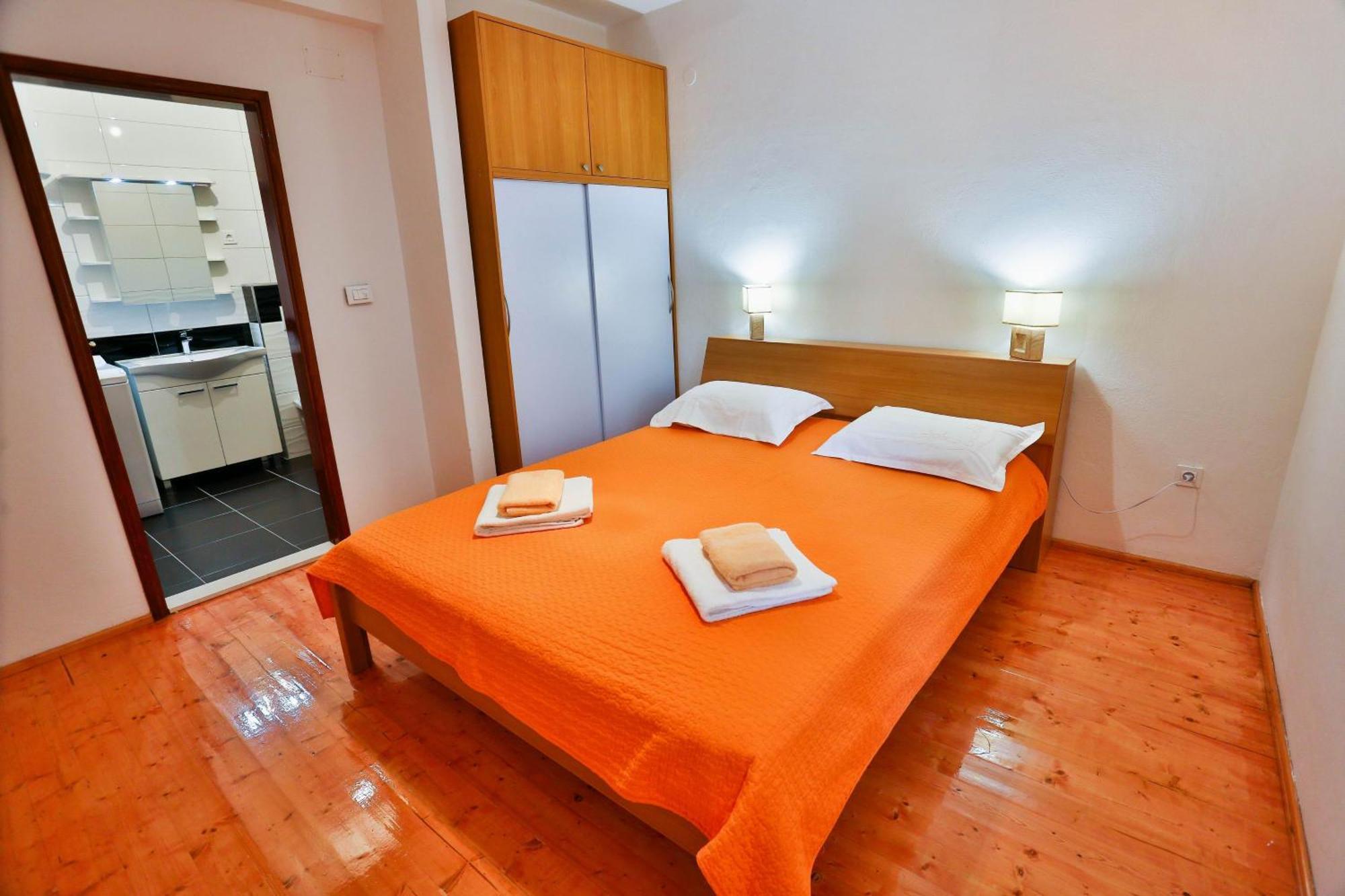 Apartments With A Parking Space Sutivan, Brac - 752 Номер фото